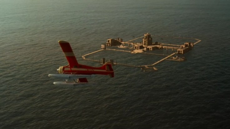 Still from "Deep Blue Sea" (1999)