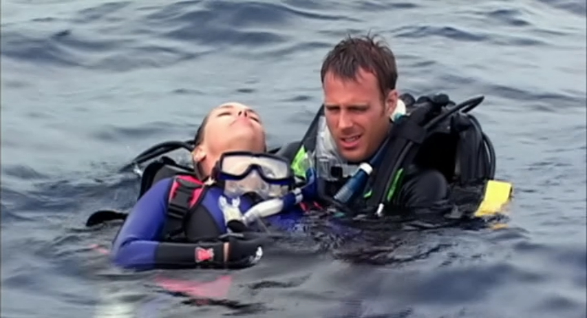 Blanchard Ryan and Daniel Travis in "Open Water" (2003)